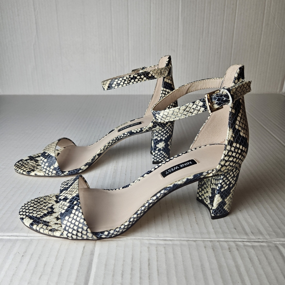 Nine West Women Light Gray Snakeskin Heels Size 10 Medium